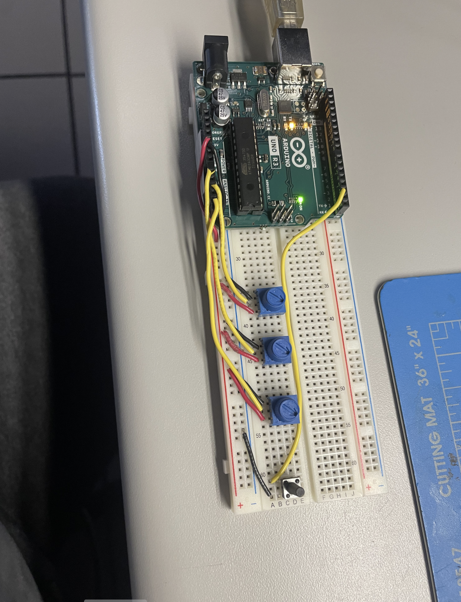 Full formatting with four knobs and a button, all functional and connected with the Arduino code.
